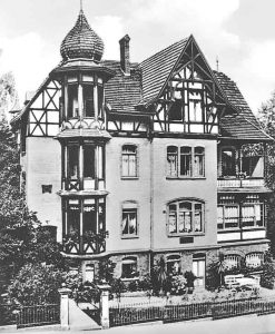 Pension/Guesthouse Knublauch: Verwaltungssitz und kulturelles Zentrum der Jüdischen Gemeinde Bad Wildungen. | Seat of the administration and the cultural center of the Jewish Community of Bad Wildungen.