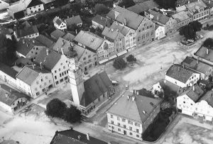 Dorfen: Gasthof Jakobmayer - 7. Haus von links | 7th building from the left
