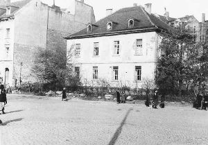 Kronenstraße 62: das ehemalige jüdische Altersheim | the former old people’s home