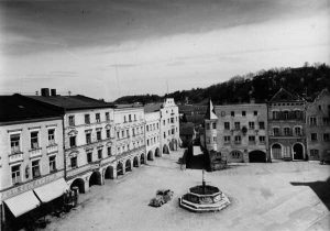 Kraiburg: Hotel Deutsches Haus (2. Haus von links/2nd building from the left)