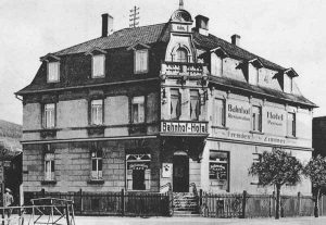 Bahnhof-Hotel: Verwaltungssitz der Jüdischen Gemeinde Bad Orb. | Seat of the administration of the Jewish Community of Bad Orb.