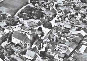 5. Haus v. l. am Marktplatz: Verwaltung der jüdischen Gemeinde und Betstube | 5th house from the left on the marketplace: the offices and prayer room of the Jewish Community