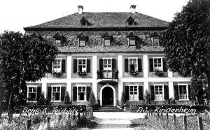 Im Schloss Teublitz richtete sich der Kibbuz Nocham ein | Teublitz castle became the home of Kibbutz Nocham