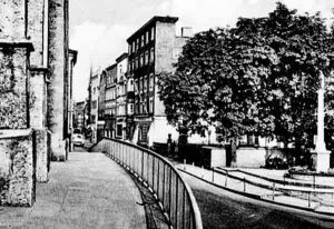 Trostberg: Hotel Pfaubräu (1. Gebäude rechts/1st building on the right)