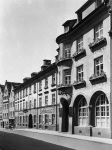 Hotel Bräuwastl: Verwaltungssitz der Jüdischen Gemeinde Weilheim | Seat of the administration of the Jewish Community Weilheim