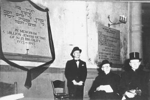 Wiesbaden 22. Dezember/December 1946: Synagoge/synagogue - links/left Jaques Matzner